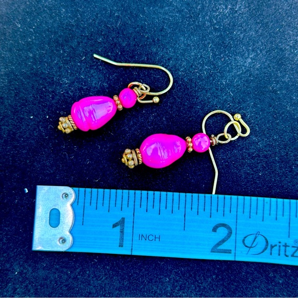 Cute Dyed Freshwater Pearl and Gold Toned Earrings - Picture 3 of 4